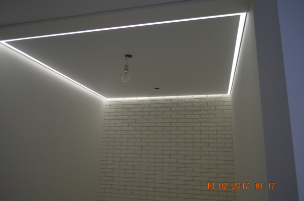 Натяжные потолки с подсветкой